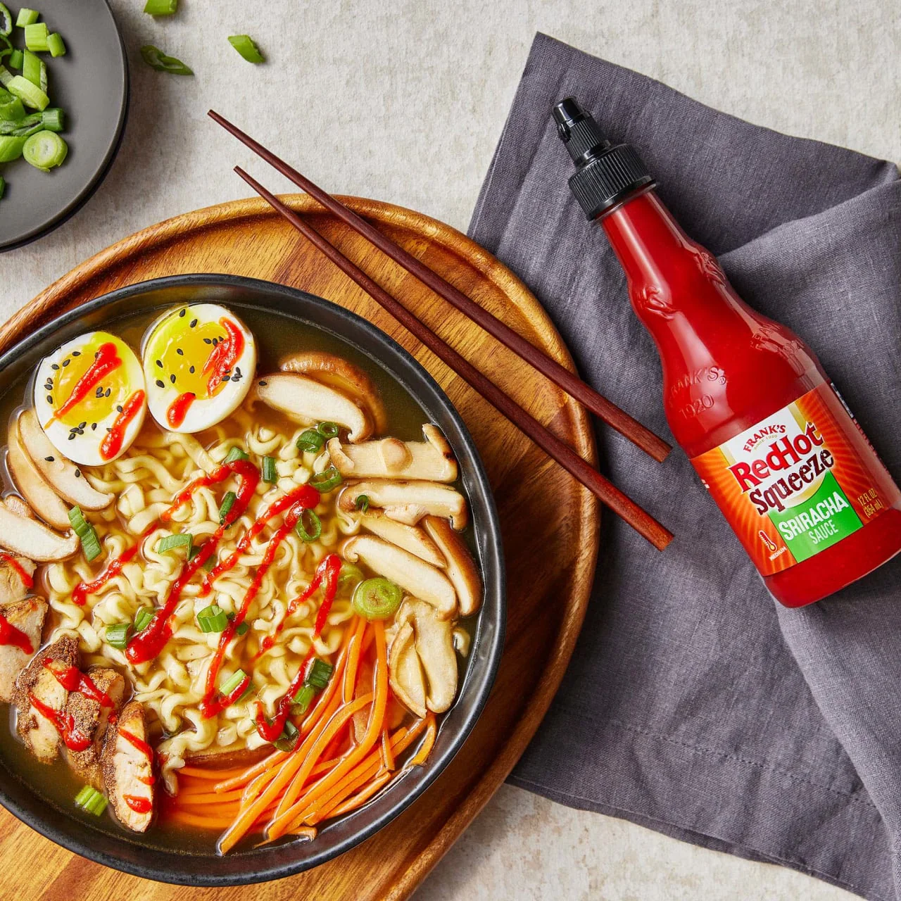 Frank's RedHot® Sriracha Squeeze Sauce, 12 fl oz - Image 6