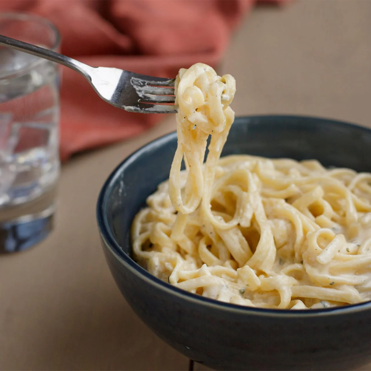 McCormick® Creamy Garlic Alfredo Sauce Mix, 1.25 oz (6-Pack) - Image 6