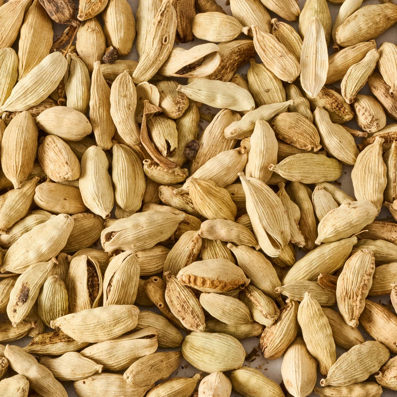 McCormick Gourmet™ All Natural Whole Cardamom Pods, 0.95 oz - Image 12