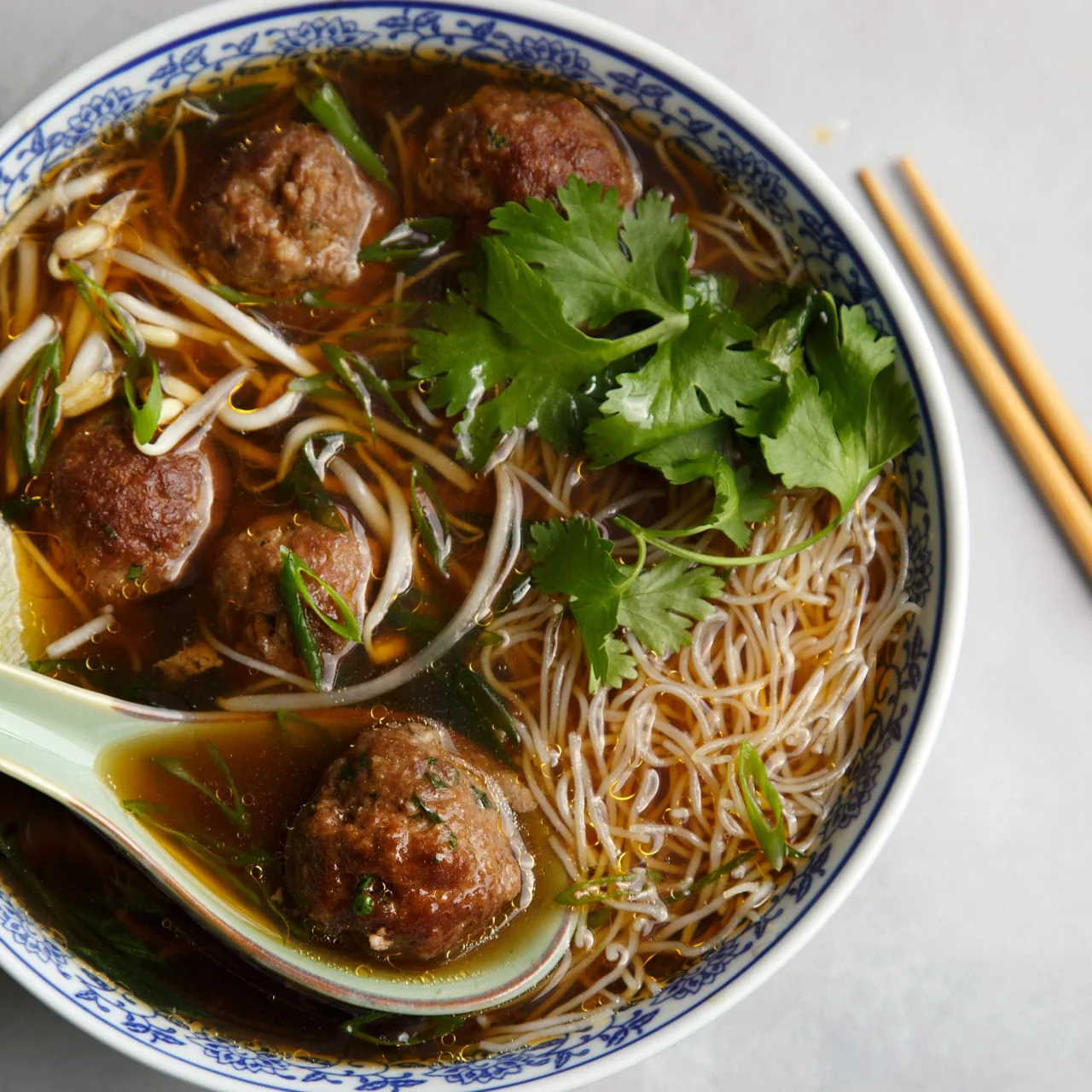 Simply Asia® Vietnamese Inspired Pho Beef Broth, 26 fl oz - Image 2